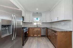 43 Shore Ave, Wareham, MA 02571 - Photo 2