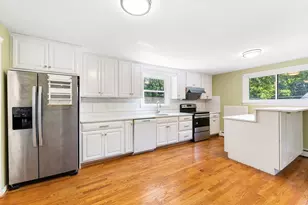 164 Wilshire Dr, Sharon, MA 02067 - Photo 2