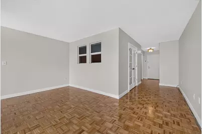 566 Commonwealth #304, Boston, MA 02215 - Photo 2