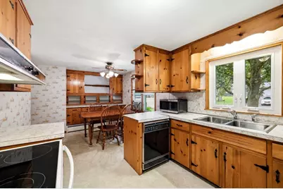 214 Forest Hills Rd, Springfield, MA 01128 - Photo 6