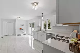 18 Rosegate Rd, Needham, MA 02494 - Photo 4