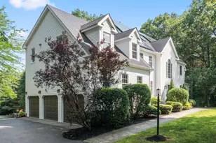 23 Falcon Ridge Dr, Hopkinton, MA 01748 - Photo 2