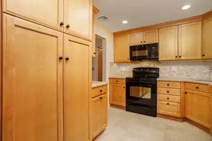 212 Ridgefield Cir, Clinton, MA 01510 - Photo 4