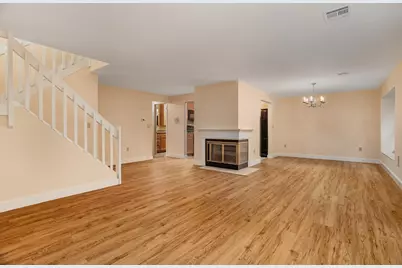 212 Ridgefield Cir #212B, Clinton, MA 01510 - Photo 10