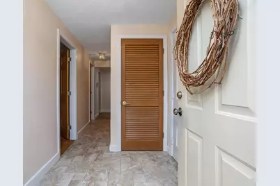 212 Ridgefield Cir #212B, Clinton, MA 01510 - Photo 2