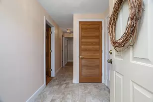 212 Ridgefield Cir, Clinton, MA 01510 - Photo 2