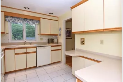 191 Brickett Hill Circle #191, Haverhill, MA 01830 - Photo 4
