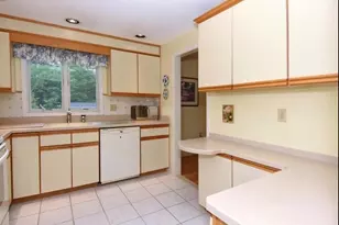 191 Brickett Hill Cir, Haverhill, MA 01830 - Photo 4