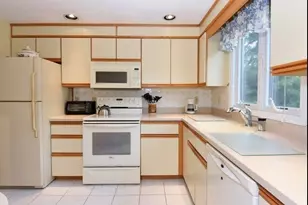 191 Brickett Hill Cir, Haverhill, MA 01830 - Photo 2