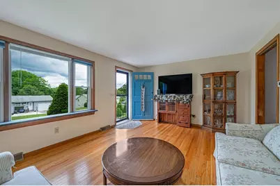 50 Emerson St, Springfield, MA 01108 - Photo 2