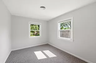 60 Keddy St, Springfield, MA 01109 - Photo 8