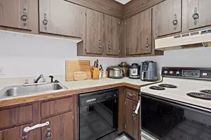 1186 Worcester Rd, Framingham, MA 01702 - Photo 6