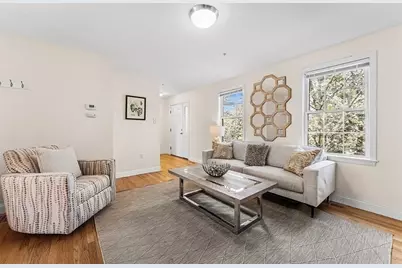 30 Russell St #5, Waltham, MA 02453 - Photo 4
