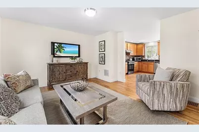 30 Russell St #5, Waltham, MA 02453 - Photo 2