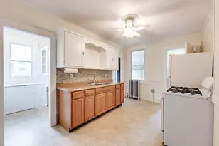 54 Montgomery Ave, Holyoke, MA 01040 - Photo 6