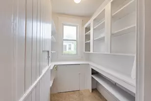 54 Montgomery Ave, Holyoke, MA 01040 - Photo 8