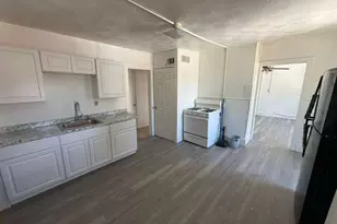 18 Alderman St, Springfield, MA 01108 - Photo 1