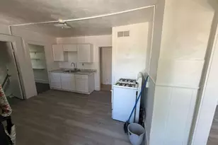 18 Alderman St, Springfield, MA 01108 - Photo 2