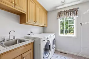 1051 Converse St, Longmeadow, MA 01106 - Photo 14