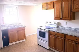 43 Hamilton St, Leominster, MA 01453 - Photo 4