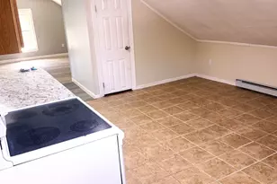43 Hamilton St, Leominster, MA 01453 - Photo 10