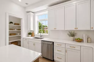64 Pleasant St, Marblehead, MA 01945 - Photo 6