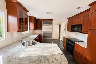 61 Woodlawn Dr, Newton, MA 02467 - Photo 2
