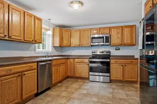 165 Rollstone St, Fitchburg, MA 01420 - Photo 6
