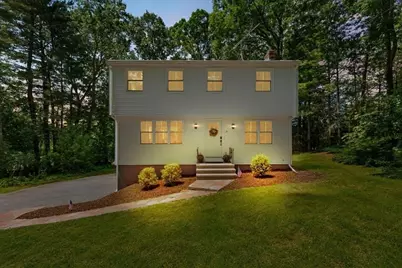 17 Farm St, Medway, MA 02053 - Photo 4