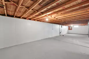 24 Daley St, Chicopee, MA 01013 - Photo 18