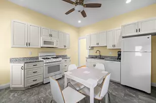 20 Linden St, Holyoke, MA 01040 - Photo 12