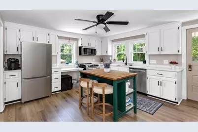 208 S Main St, Hopedale, MA 01747 - Photo 12