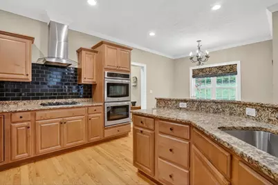 32 Bissonnette Cir, Southampton, MA 01073 - Photo 6