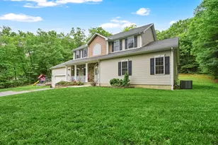 32 Bissonnette Cir, Southampton, MA 01073 - Photo 2