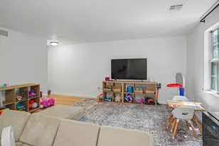 113 Ridgefield Cir, Clinton, MA 01510 - Photo 4