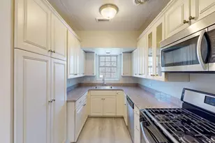 137 Lake Shore Rd, Boston, MA 02135 - Photo 4