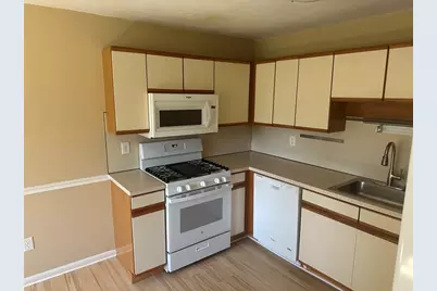 84 Tennis Plaza Road #33, Dracut, MA 01826 - Photo 8