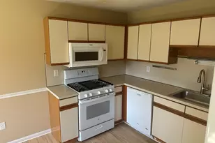 84 Tennis Plaza Rd, Dracut, MA 01826 - Photo 8