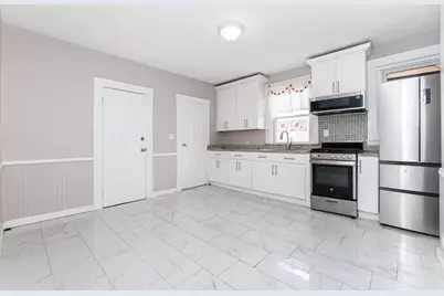 22 Stearns St, Malden, MA 02148 - Photo 4