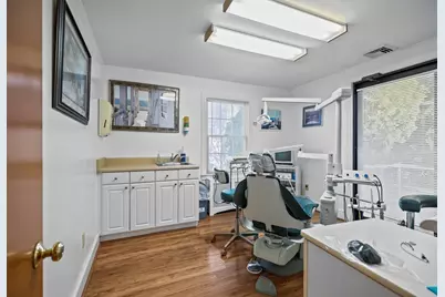 74 Valley, Middletown, RI 02842 - Photo 20