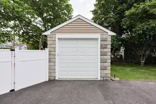 871 Wildwood Rd, New Bedford, MA 02745 - Photo 32