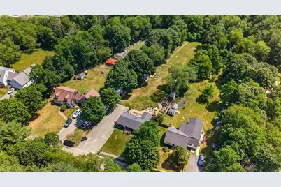 26 Algerine St, Berkley, MA 02779 - Photo 2