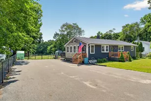 26 Algerine St, Berkley, MA 02779 - Photo 4