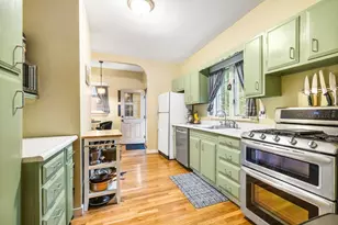 9 Hall St, Somerville, MA 02144 - Photo 2