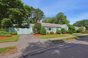 11 Preston St, Wakefield, MA 01880 - Photo 2