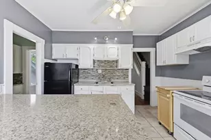 36 Belvidere St, Springfield, MA 01108 - Photo 4