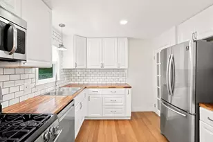 633 E Merrimack St, Lowell, MA 01852 - Photo 16