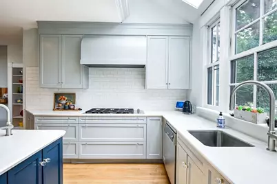 49 Hawthorn St, New Bedford, MA 02740 - Photo 8