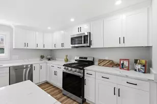 37 Campaw St, Lowell, MA 01850 - Photo 26
