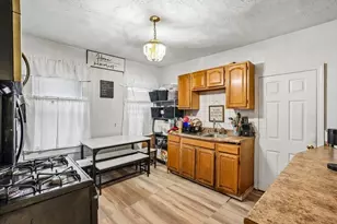 25 Beech St, Fitchburg, MA 01420 - Photo 8